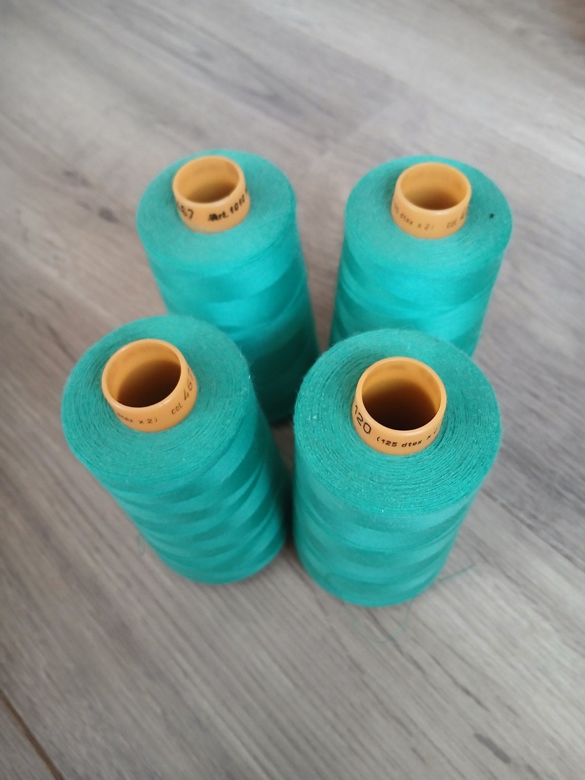 4 grote klossen Mettler Metrocor groen garen  (467), Ophalen of Verzenden, Garen of Naald(en)