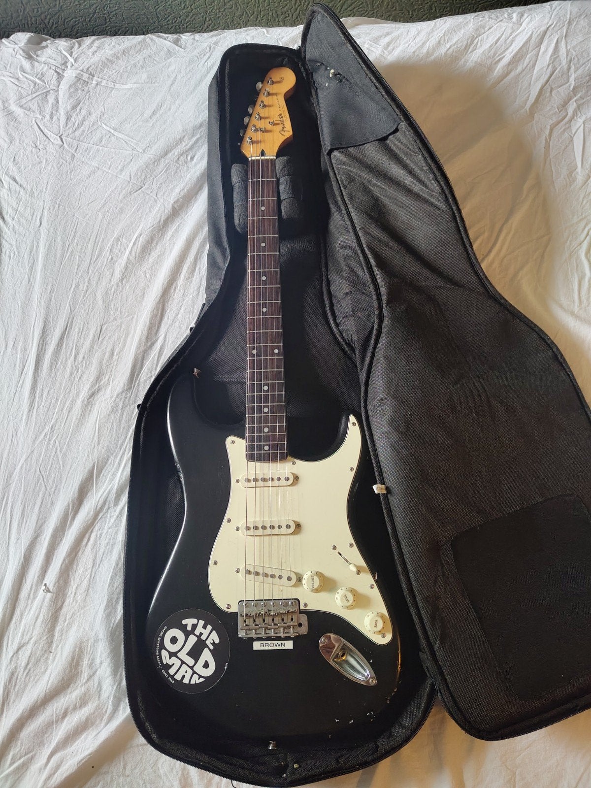 Zwarte elektrische gitaar inc. gigbag, Ophalen, Gebruikt, Solid body, Fender