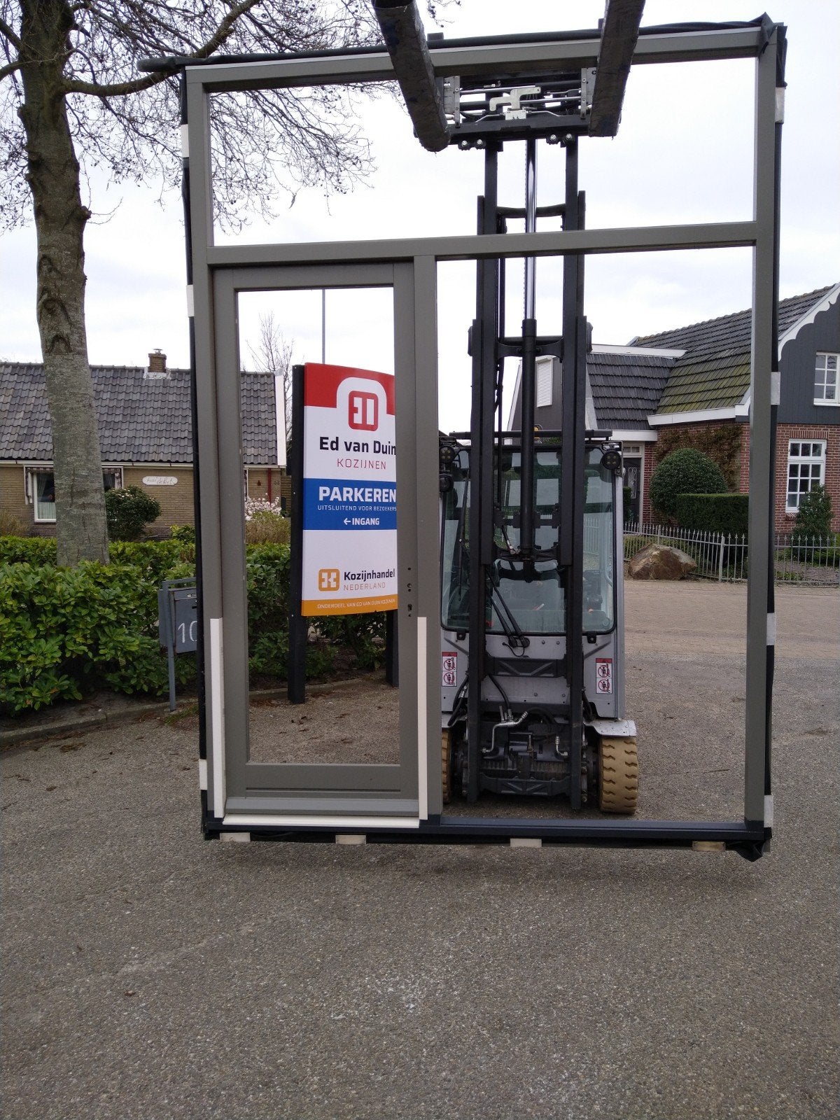 hardhout kozijn met naar binnen draaiende deur
