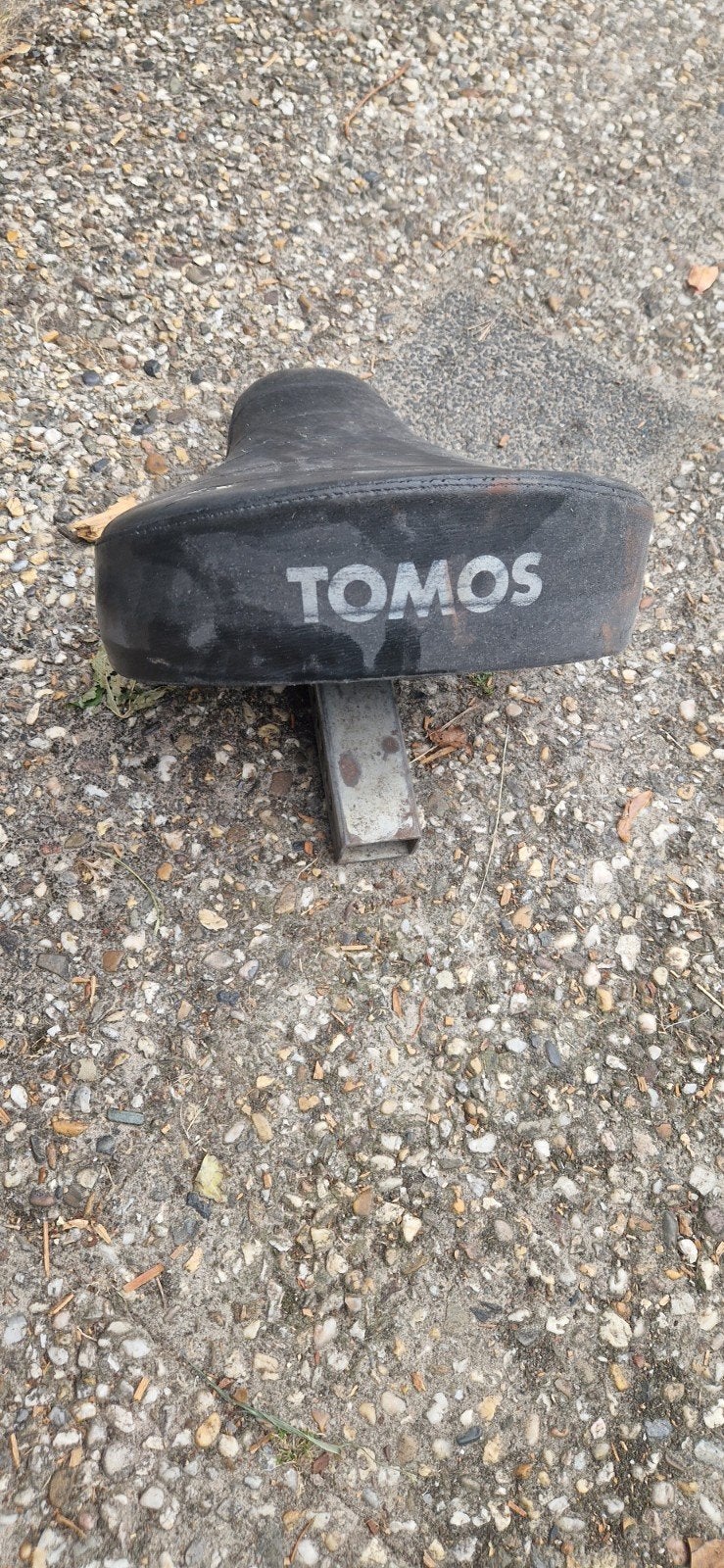 Tomos standaard zadel - mist een veer, Fietsen en Brommers, Brommers | Tomos, Ophalen of Verzenden, Gebruikt