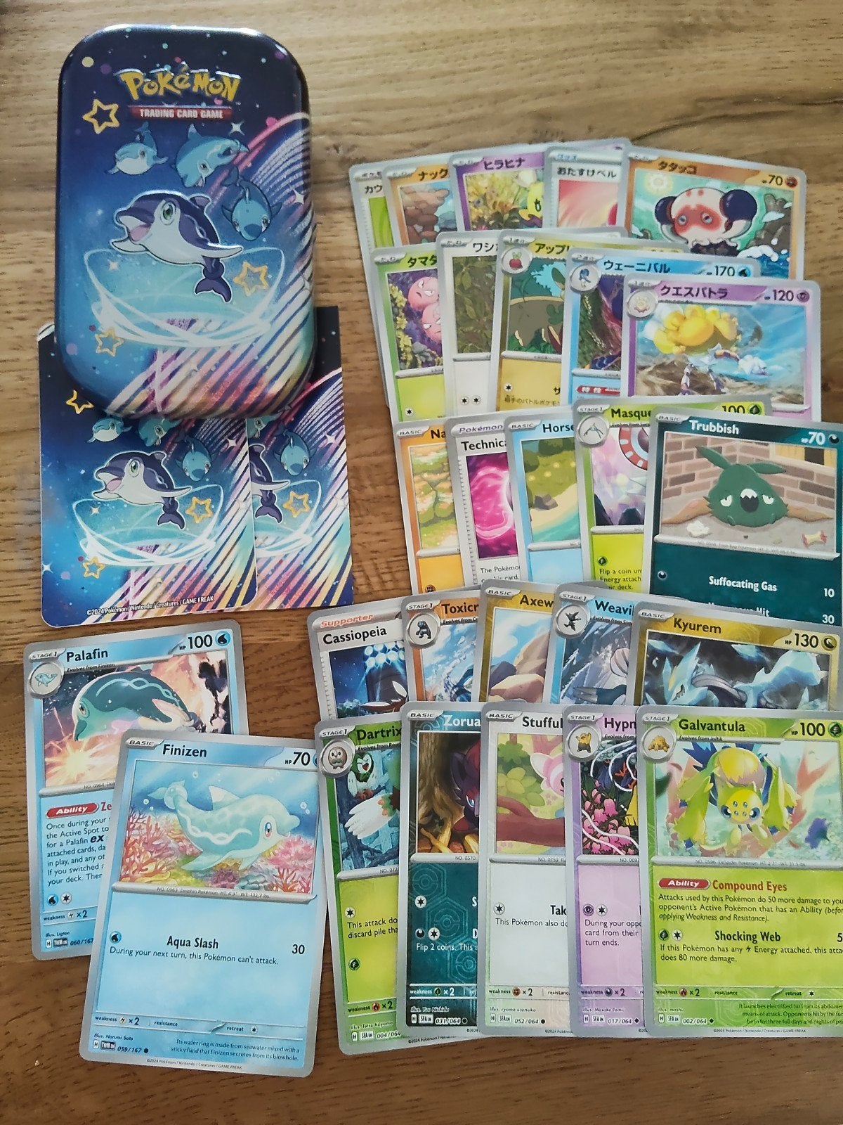 Finizen tin met Pokémon kaarten, Ophalen of Verzenden, Zo goed als nieuw, Meerdere kaarten