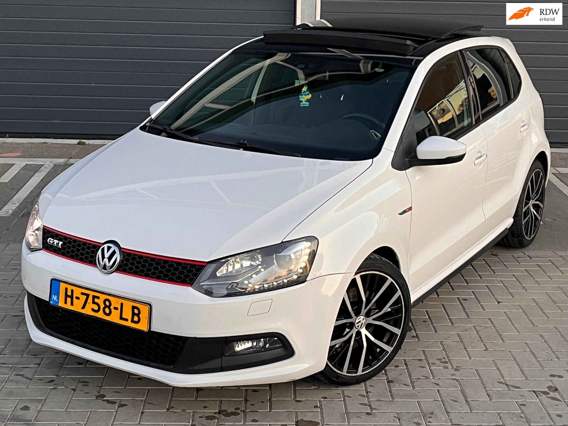 Volkswagen Polo 1.4 TSI GTI AUTOMAAT LED FLIPPERS DSG PANO L, Euro 5, 4 cilinders, Wit, 630 kg