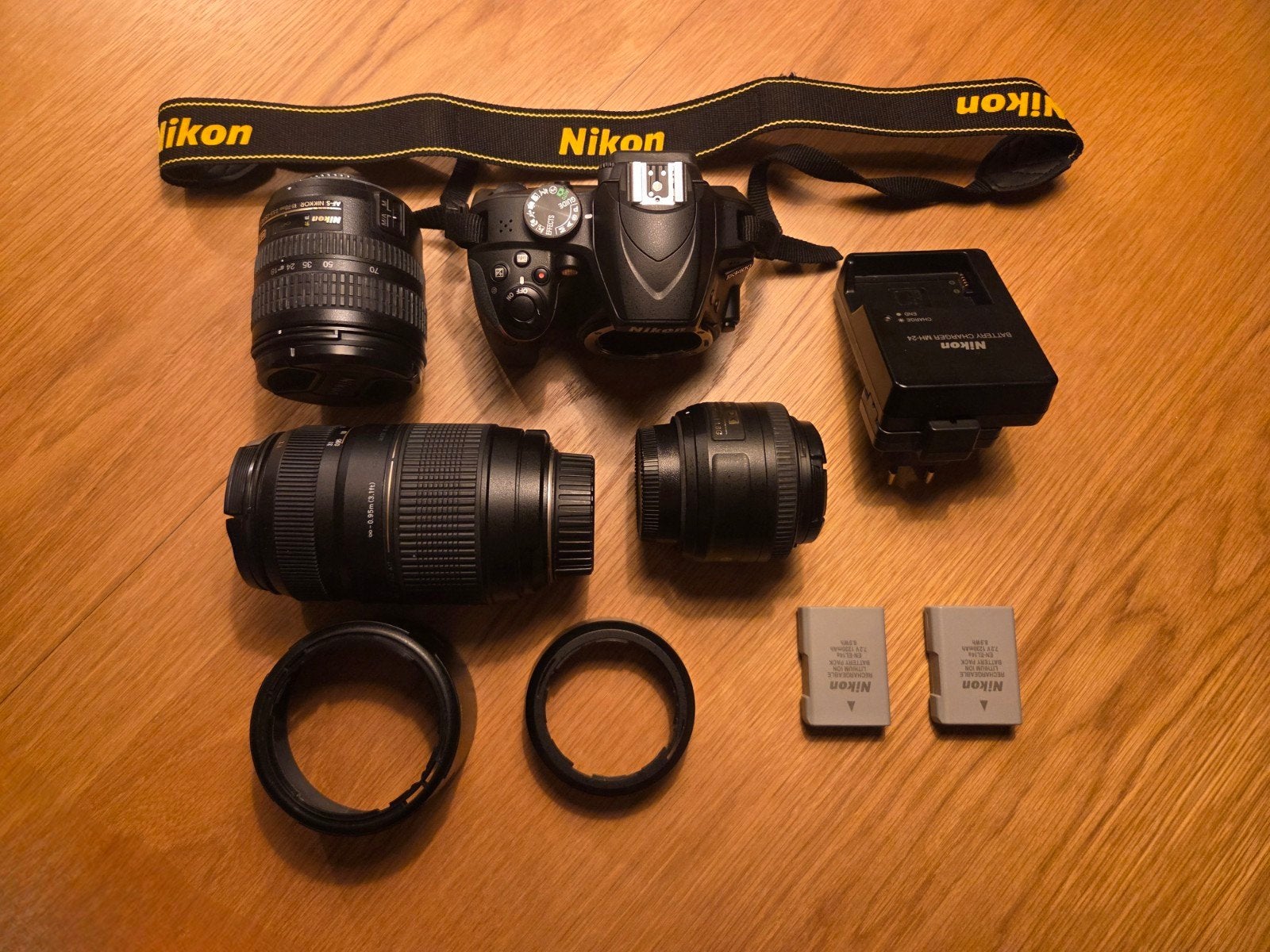 Nikon D3400 + 3 lenzen (35 mm, 70-300 mm en 18-70 mm) + 2 or, Spiegelreflex, Lensdop, Zo goed als nieuw, Nikon