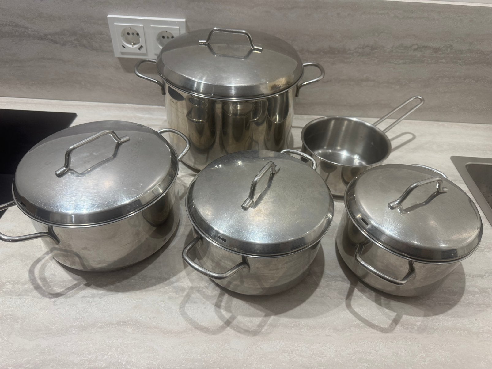 Pannenset  “Hema” 5 delig rvs, Ophalen, Gebruikt, Met deksel, Pannenset