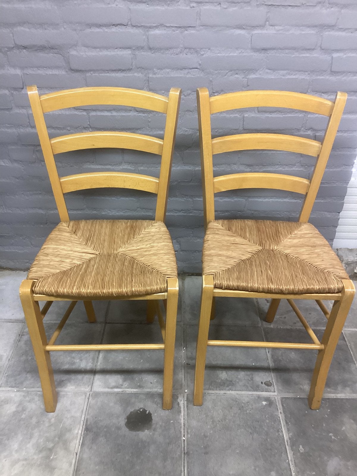 2 stoelen met rieten zitting, Ophalen, Gebruikt, Bruin, Twee