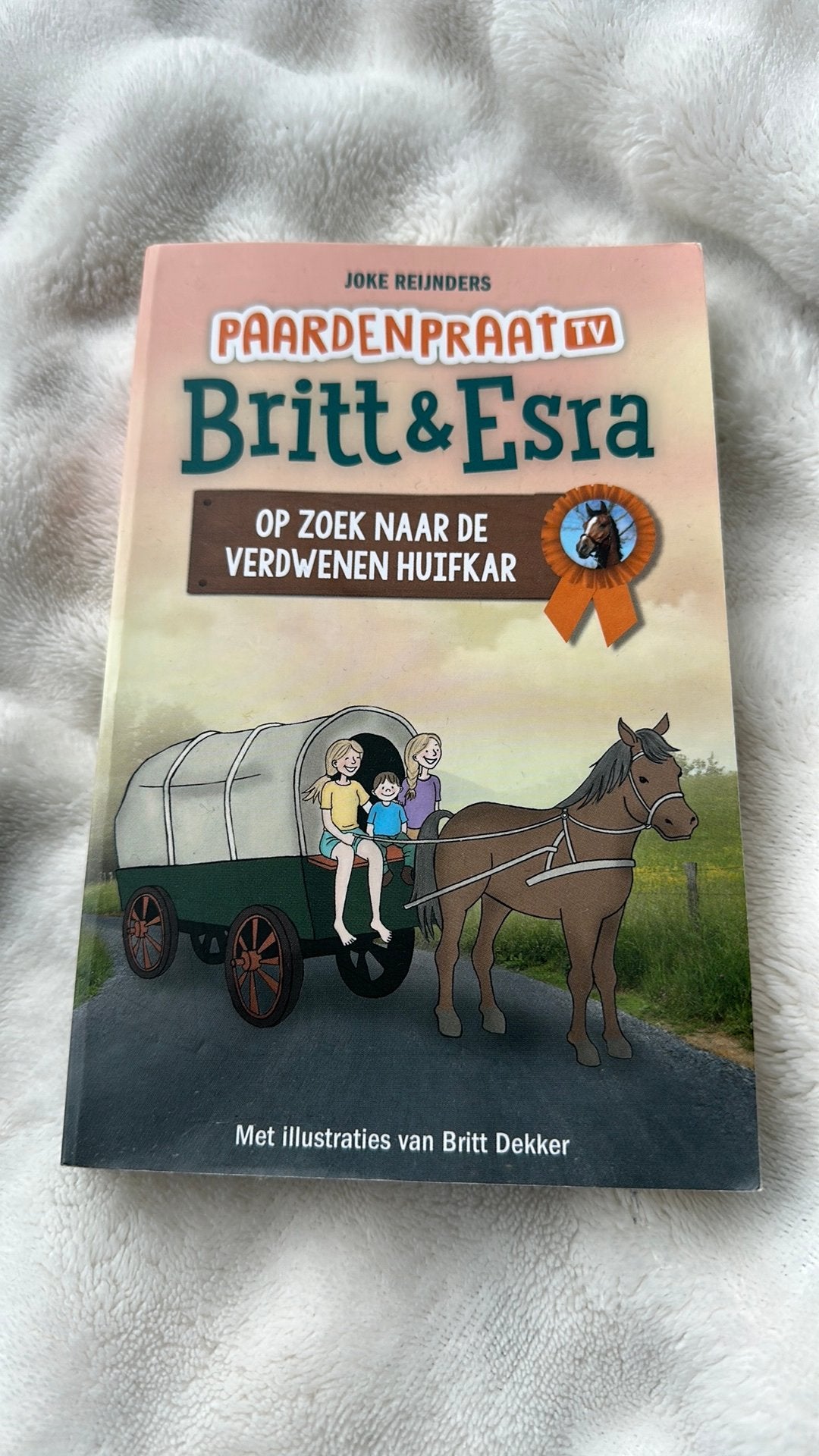 Britt & Esra, Ophalen of Verzenden, Zo goed als nieuw, Fictie algemeen