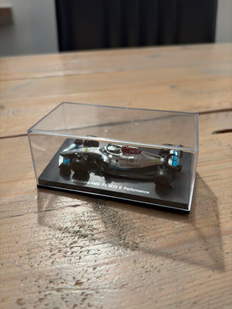 Lewis Hamilton 2022 Model 1:64, Ophalen of Verzenden, Zo goed als nieuw, Auto