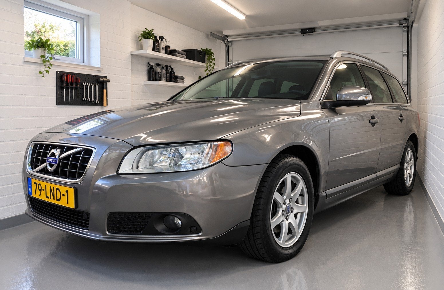Volvo V70 2.0 T 2010 Grijs/bruin, Auto's, Stof, 1800 kg, 4 cilinders, Parkeerassistent