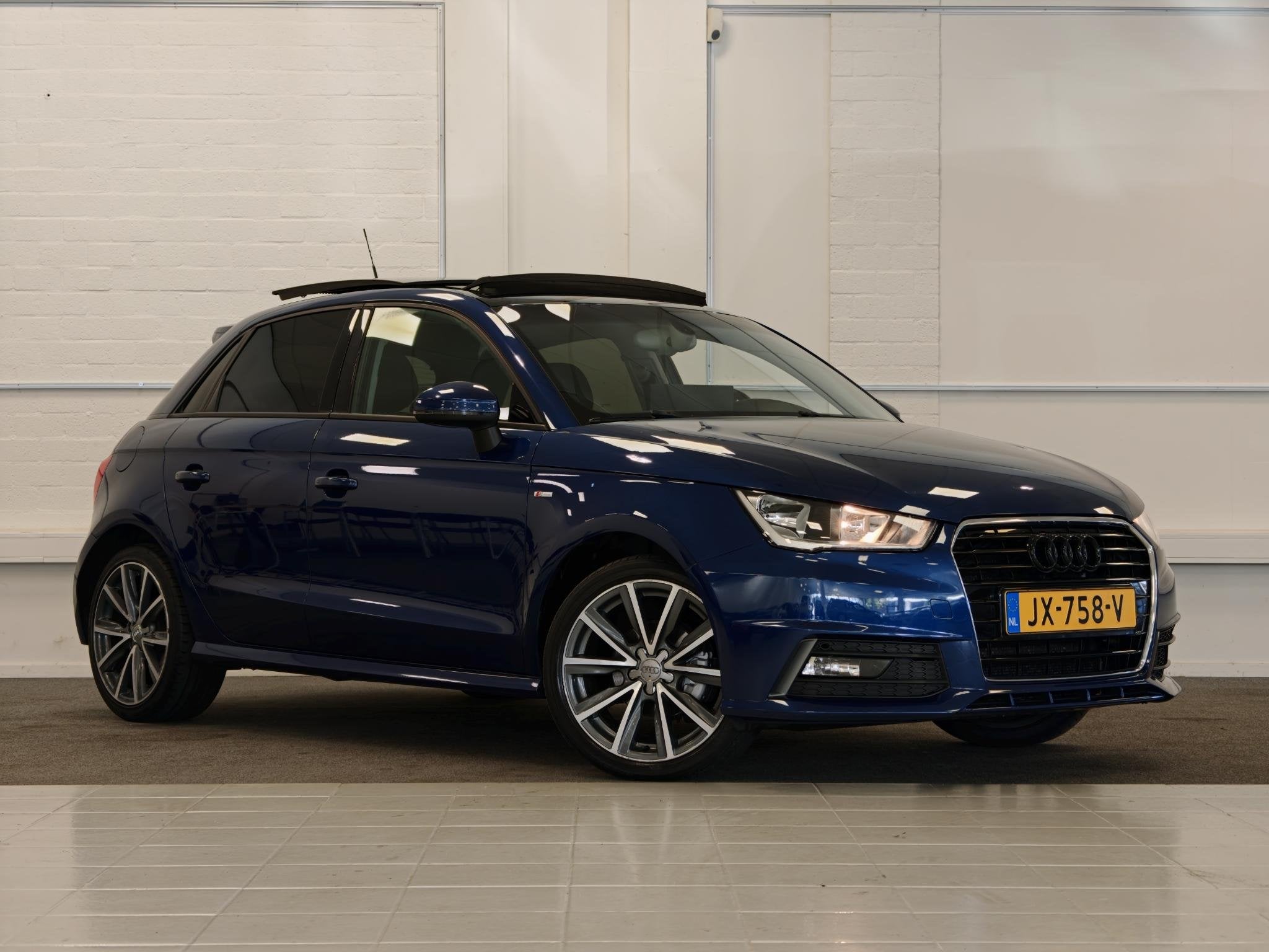 Audi A1 Sportback 1.0 TFSI Adrenalin S-line Carplay Schuif/k, Auto's, Stof, Blauw, 49 €/maand, Origineel Nederlands