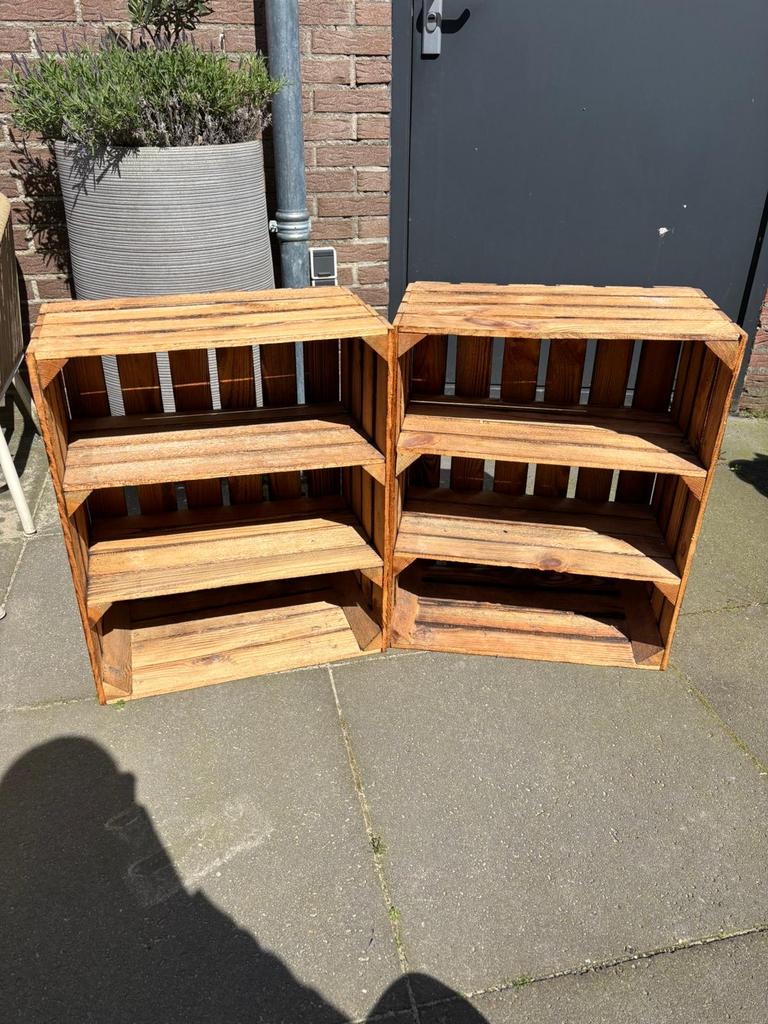 Twee houten kisten, gebruikt als schoenenkast, Ophalen, Gebruikt
