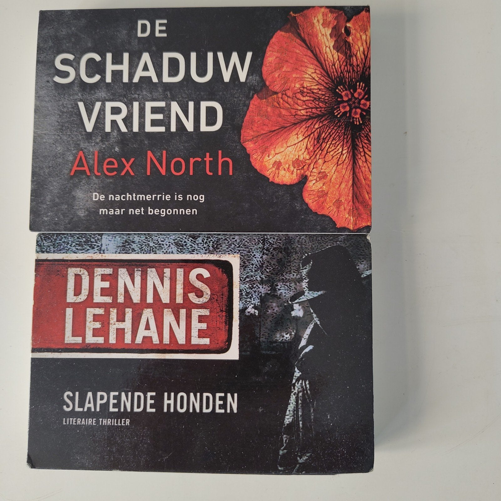 Thriller boeken: De Schaduwvriend & Slapende Honden, Ophalen of Verzenden, Zo goed als nieuw, Alex North, Dennis Lehane, Nederland