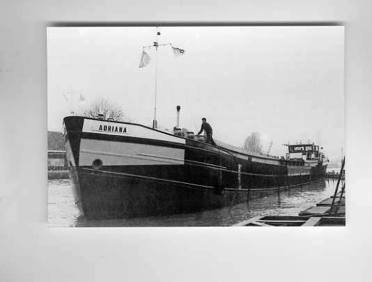 scheepvaart-foto-adriana 1959, Ophalen of Verzenden, Zo goed als nieuw, Motorboot, Boek of Tijdschrift