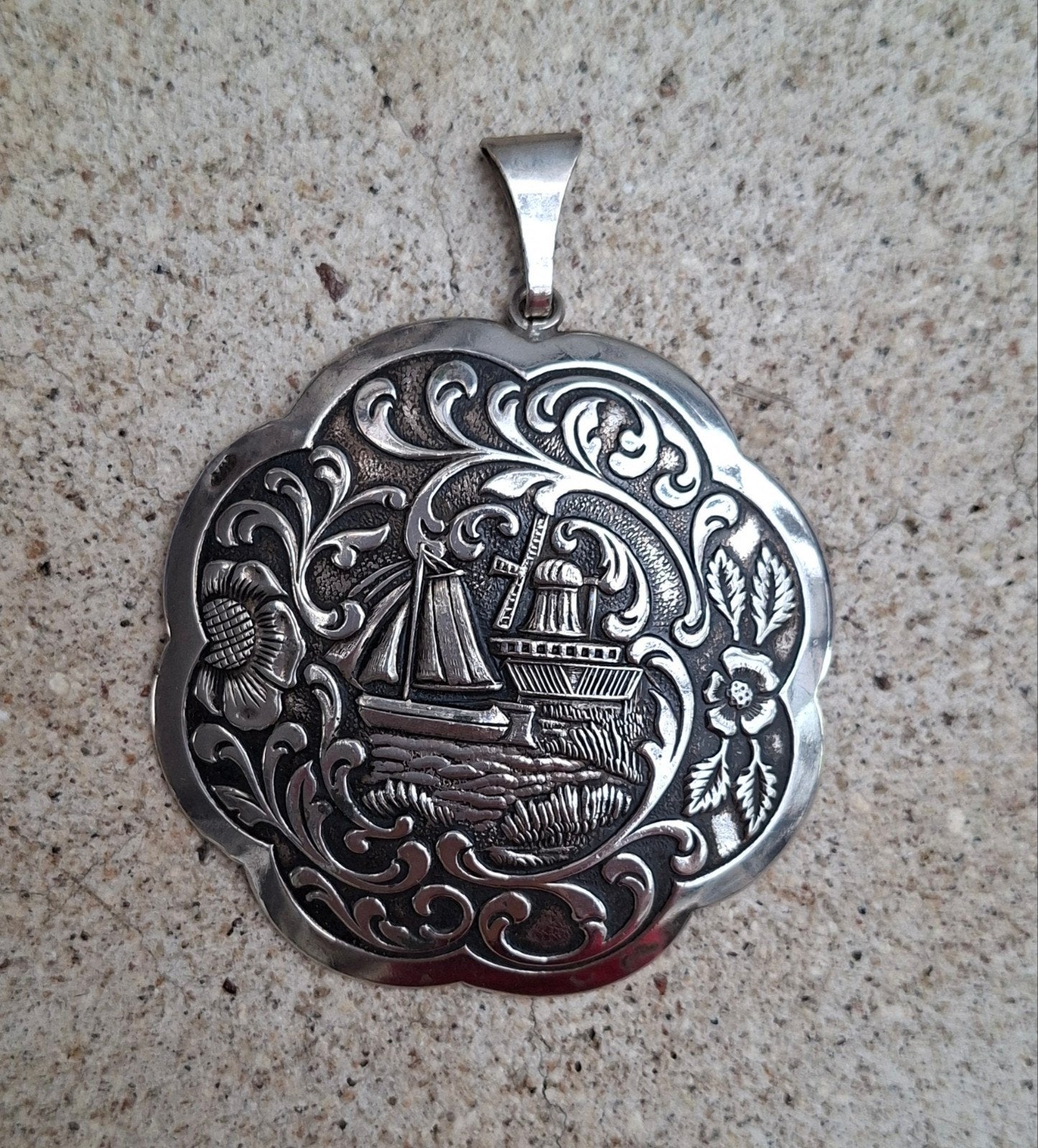 Antieke ilveren Hanger met Molen en Zeilboot Reliëf, Ophalen of Verzenden, Zilver, Hanger