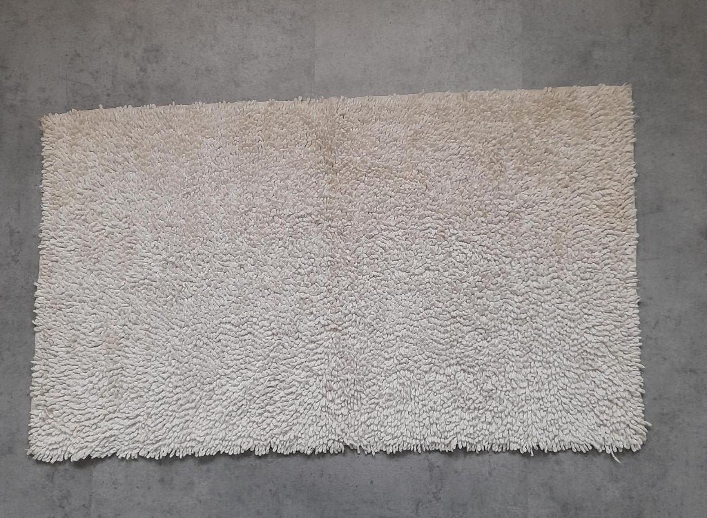 BADMAT offwhite kleurig. Maat: 54 x 95 cm. (kleur wijkt af), Ophalen of Verzenden, Gebruikt, Overige kleuren, Badmat