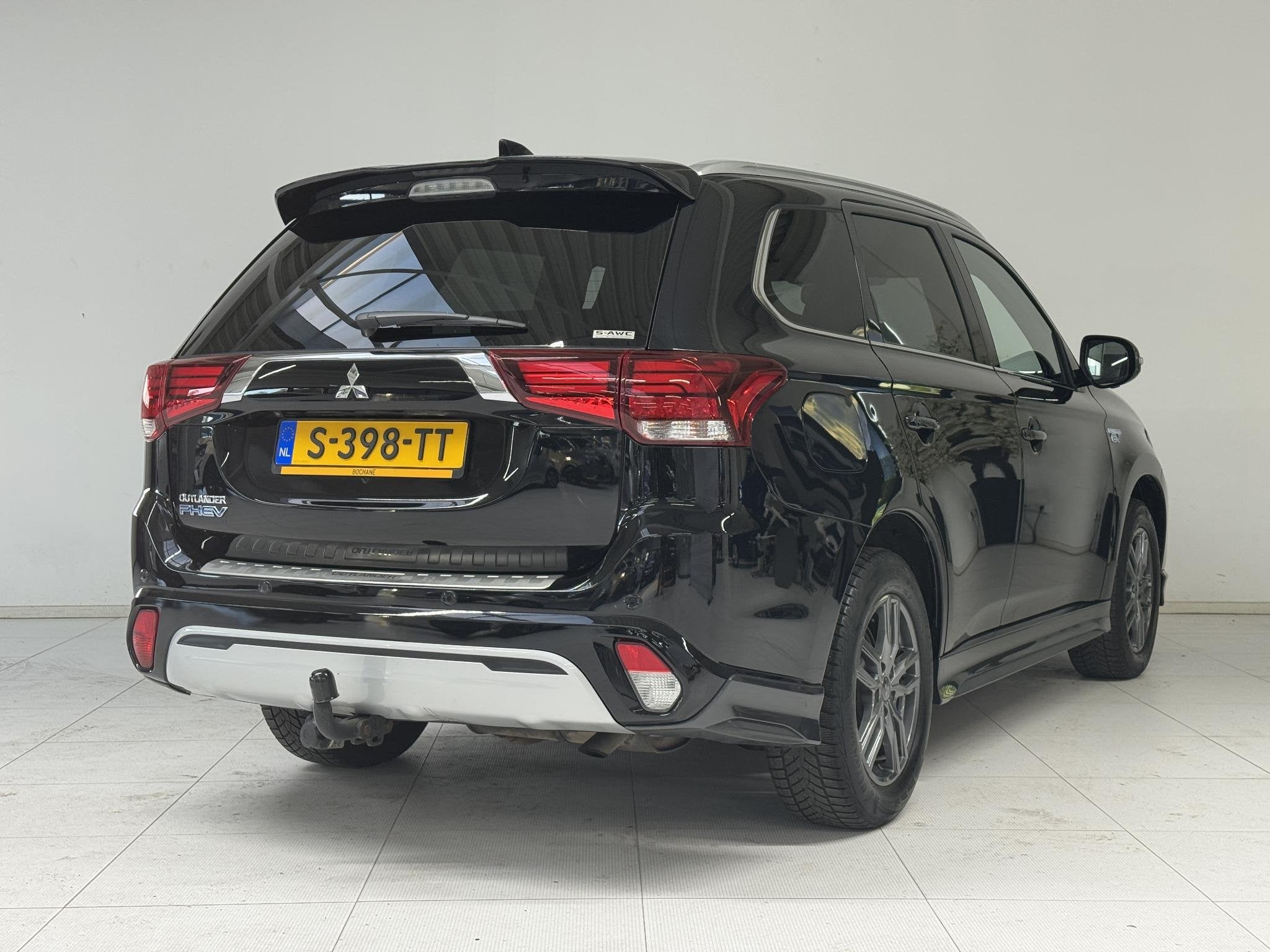 Mitsubishi Outlander 2.4 PHEV Intense+ | Trekhaak | Leder |, Auto's, Automaat, 4 cilinders, Plug-in hybride, Bedrijf