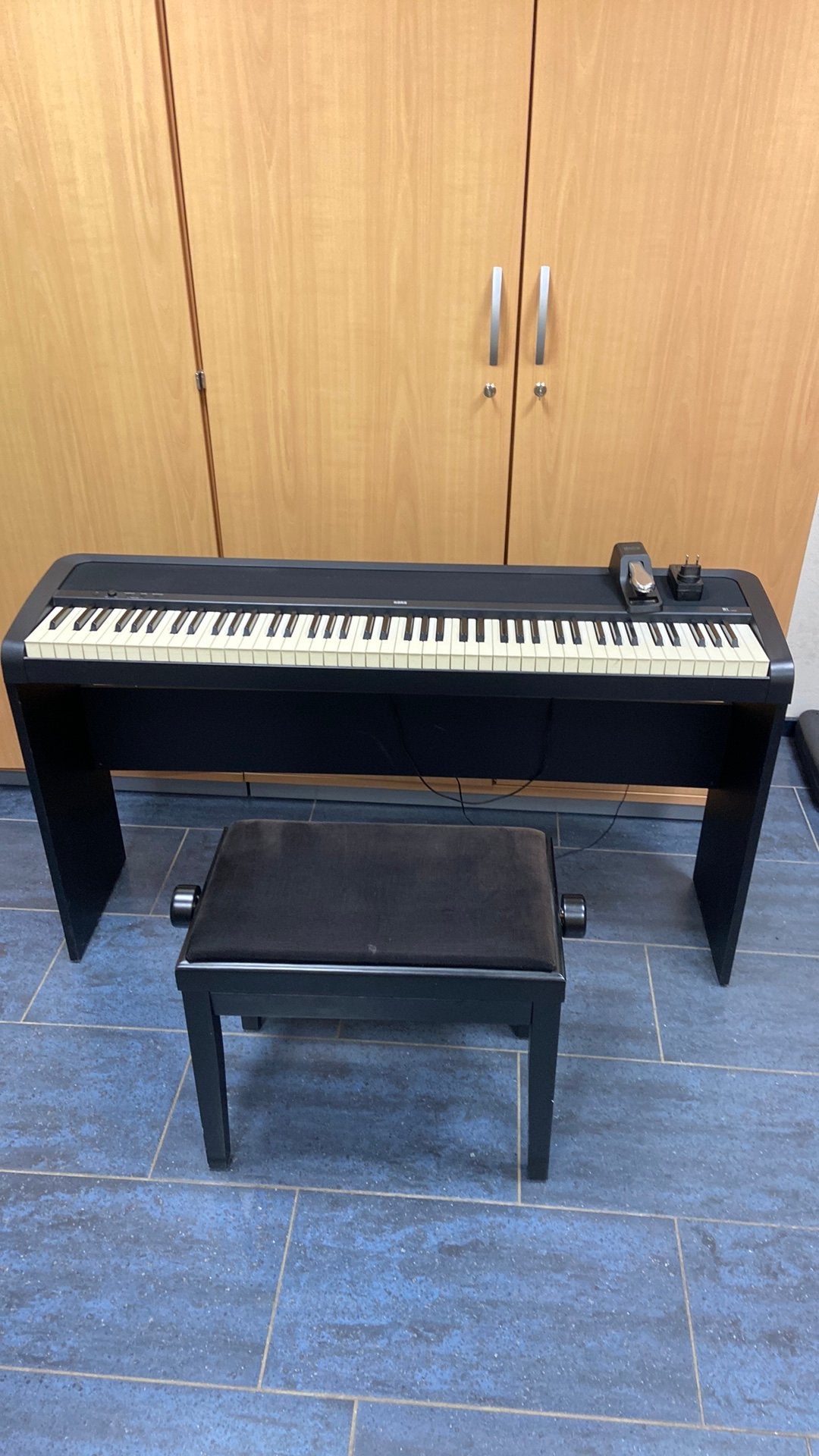 Elektrische piano + stoel, Ophalen, Gebruikt, Zwart, Digitaal