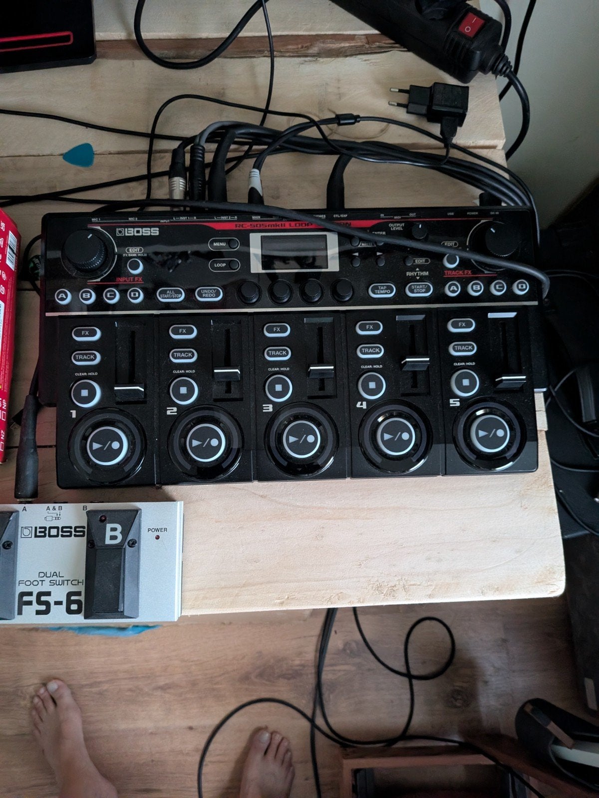 Set prof. instrumenten, o.a. Akai EWI Solo, Boss RC-505MK2 e, Ophalen, Zo goed als nieuw