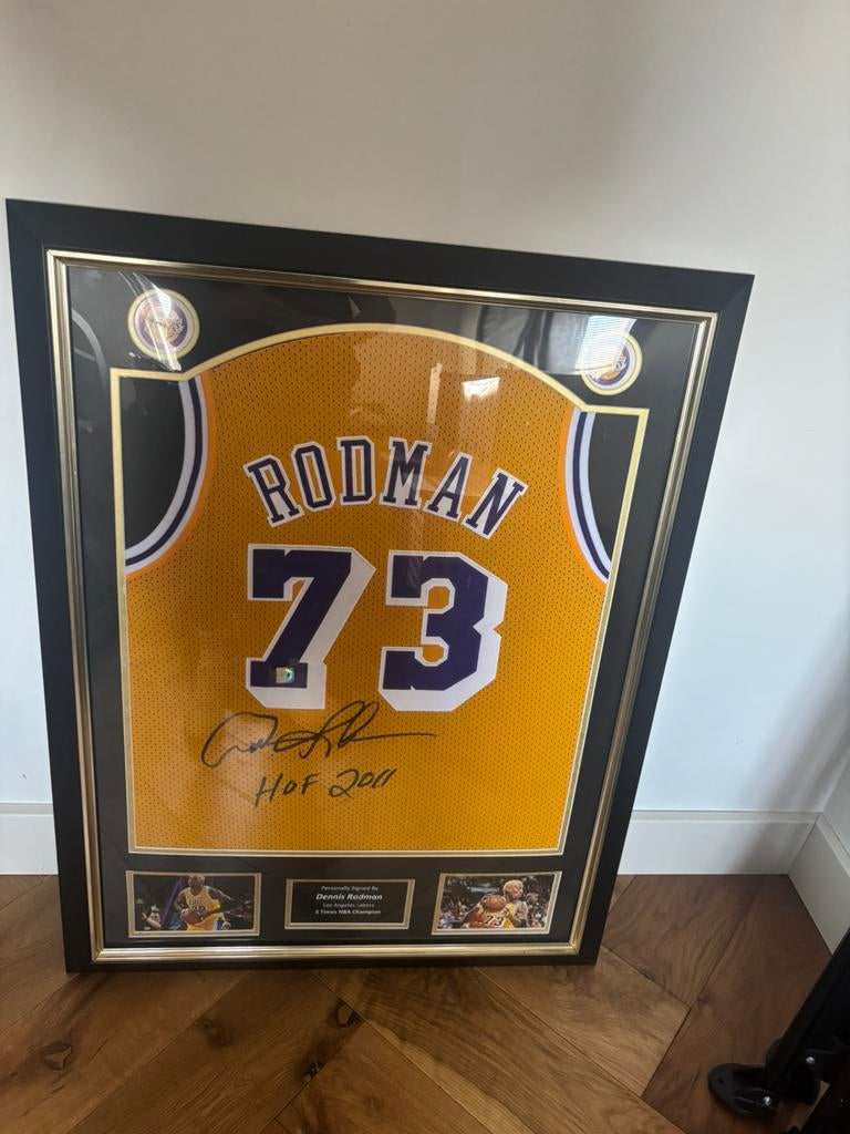 Dennis rodman gesigneerd ingelijst los angeles lakers jersey, Ophalen of Verzenden, Rechthoekig
