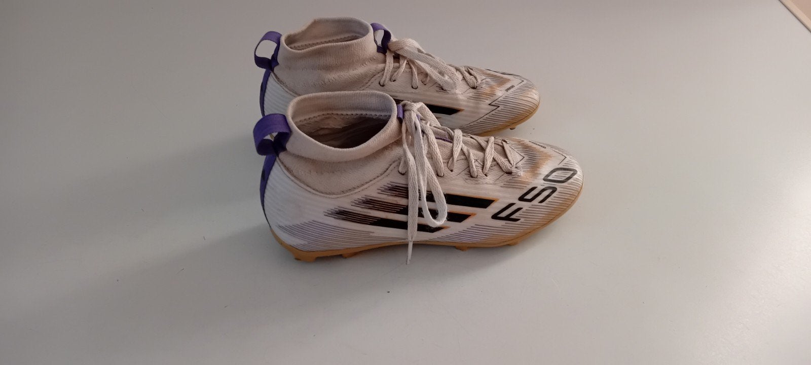 Adidas F50 voetbalschoenen jongens maat 35,5, Ophalen, Adidas, Gebruikt, Sportschoenen