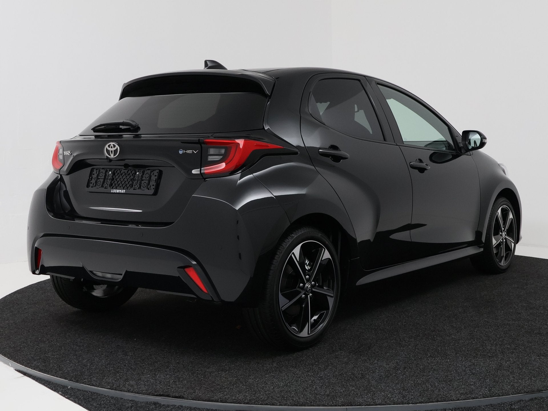 Toyota Yaris 1.5 Hybrid 130 Executive | Apple CarPlay / Andr, Auto's, Zwart, Zwart, Nieuw, Hybride Elektrisch/Benzine