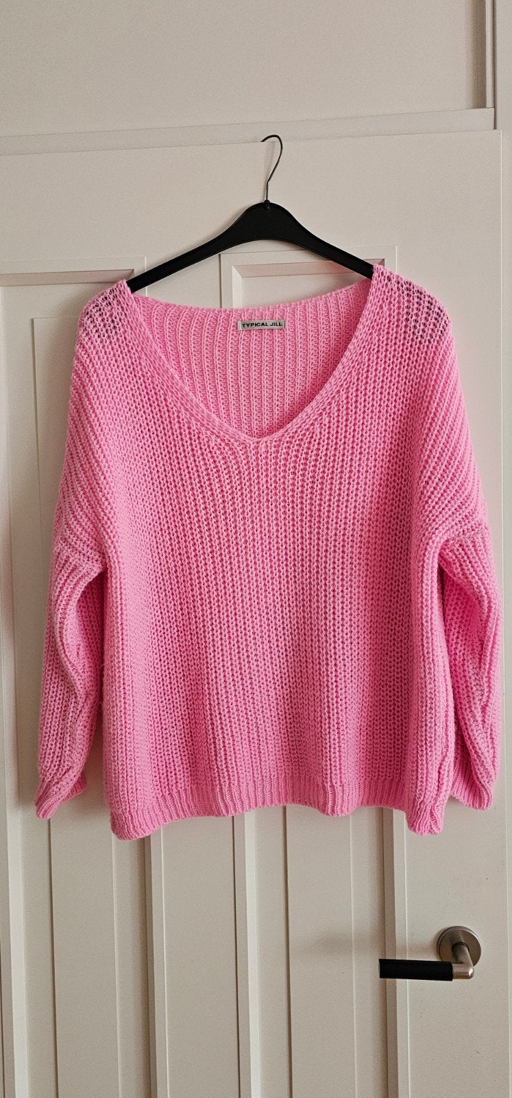 Roze gebreide trui met V-hals - Zo goed als nieuw, Maat 38/40 (M), TYPICAL JILL, Ophalen of Verzenden, Zo goed als nieuw