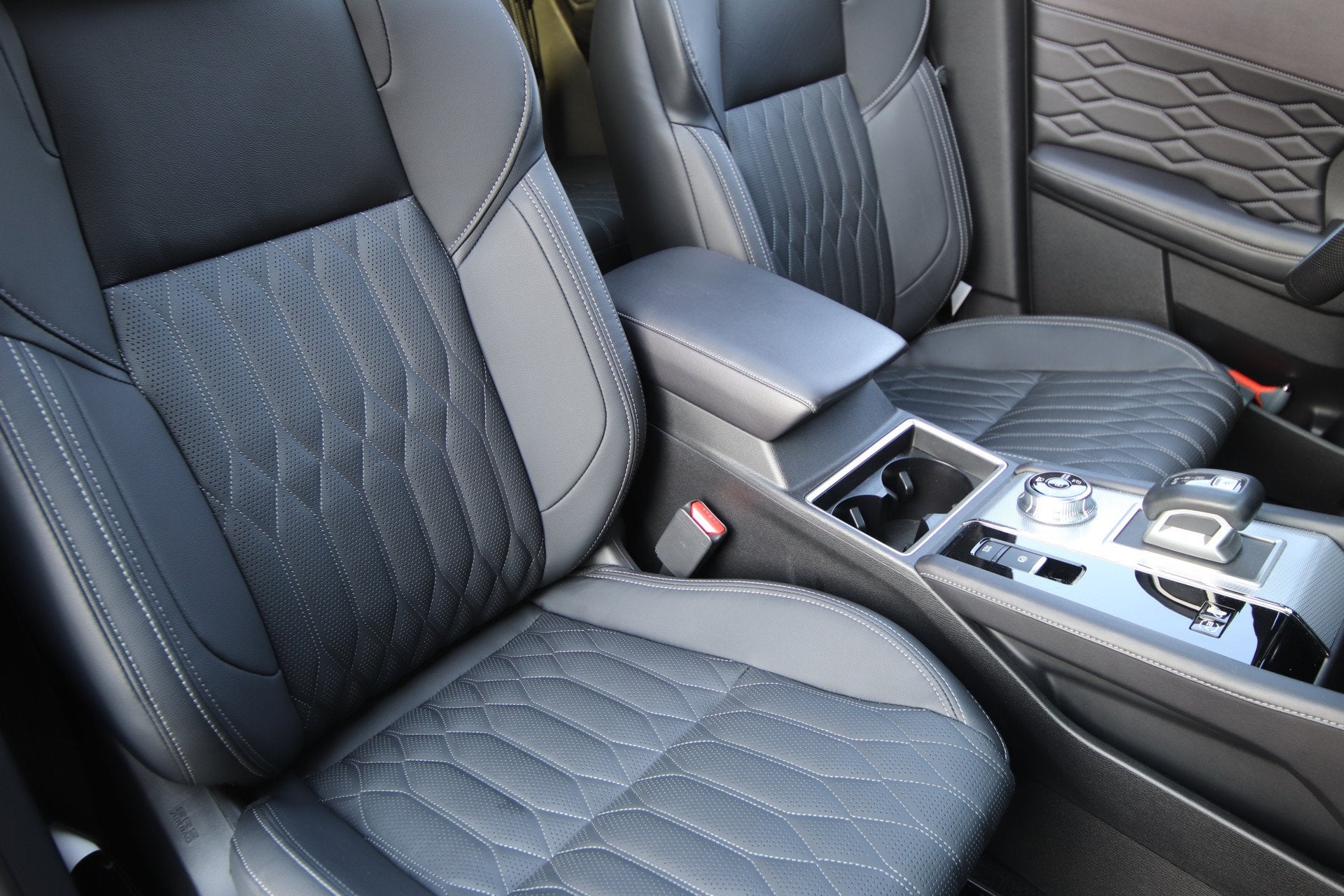 Mitsubishi Outlander 2.4 PHEV Instyle Panoramadak, Leder, Automaat, Adaptive Cruise Control, 4 cilinders, 38 km/l