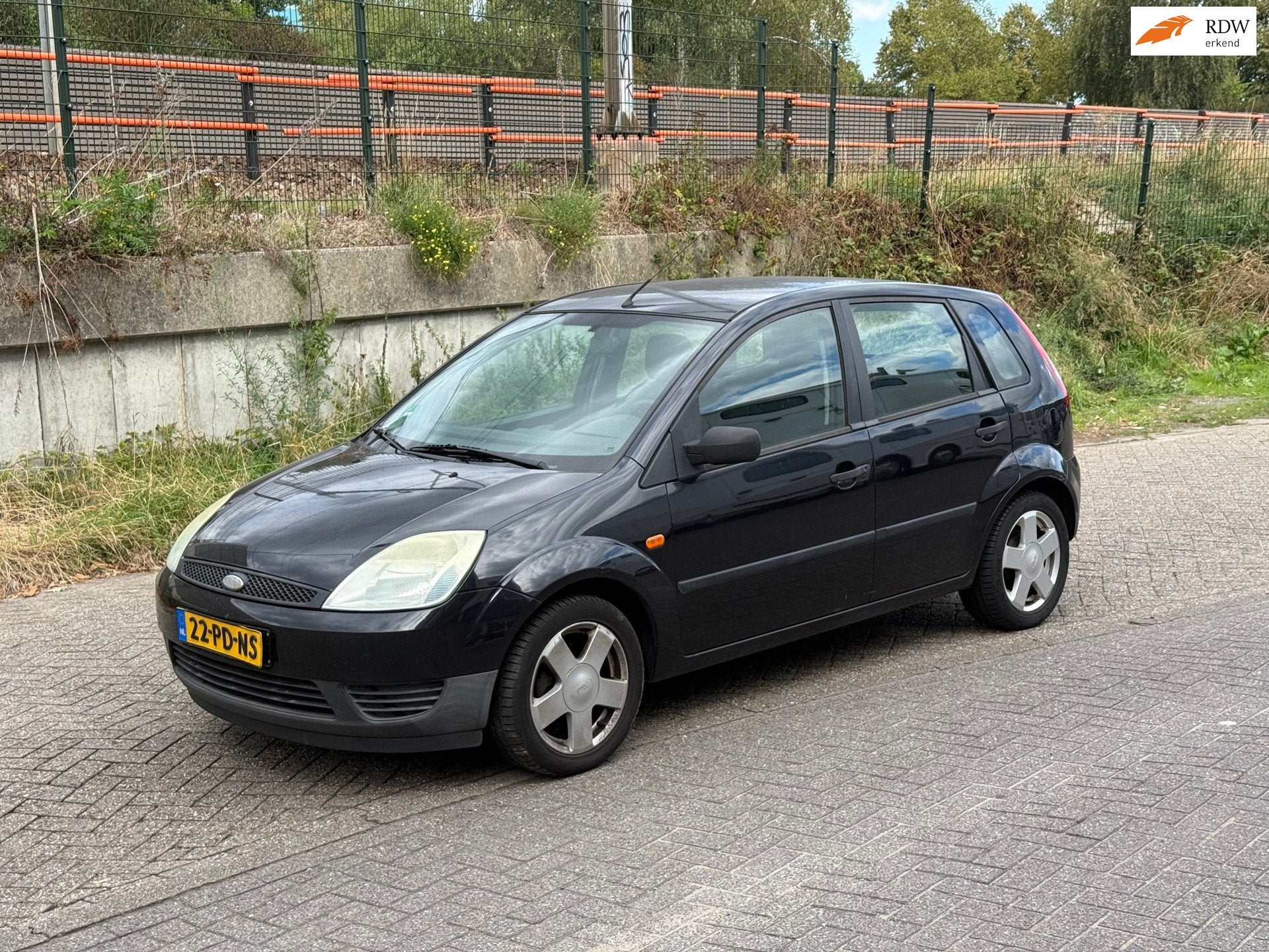 Ford Fiesta 1.3 Centennial AIRCO I RUIME APK I 5 DRS I INRUI, 1299 cc, 15 km/l, 4 cilinders, Zwart