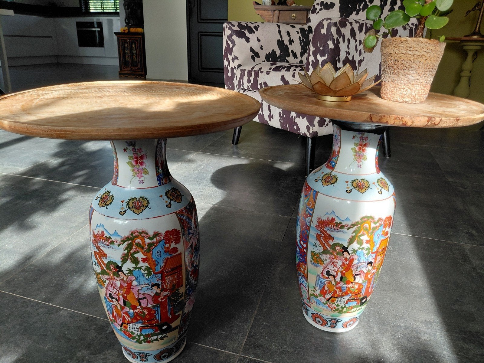 Set van 2 bijzettafels met Oosterse vazen en houten blad, Minder dan 55 cm, Gebruikt, Rond, Hout