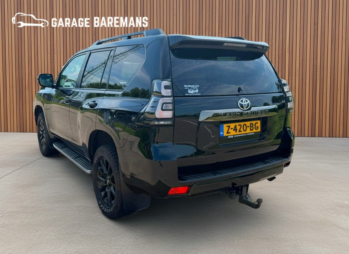 Toyota Land Cruiser 150 2.8 D-4D Black Edition 7 Pers 204PK, Auto's, Toyota, Automaat, Gebruikt, 4 cilinders, 255 €/maand