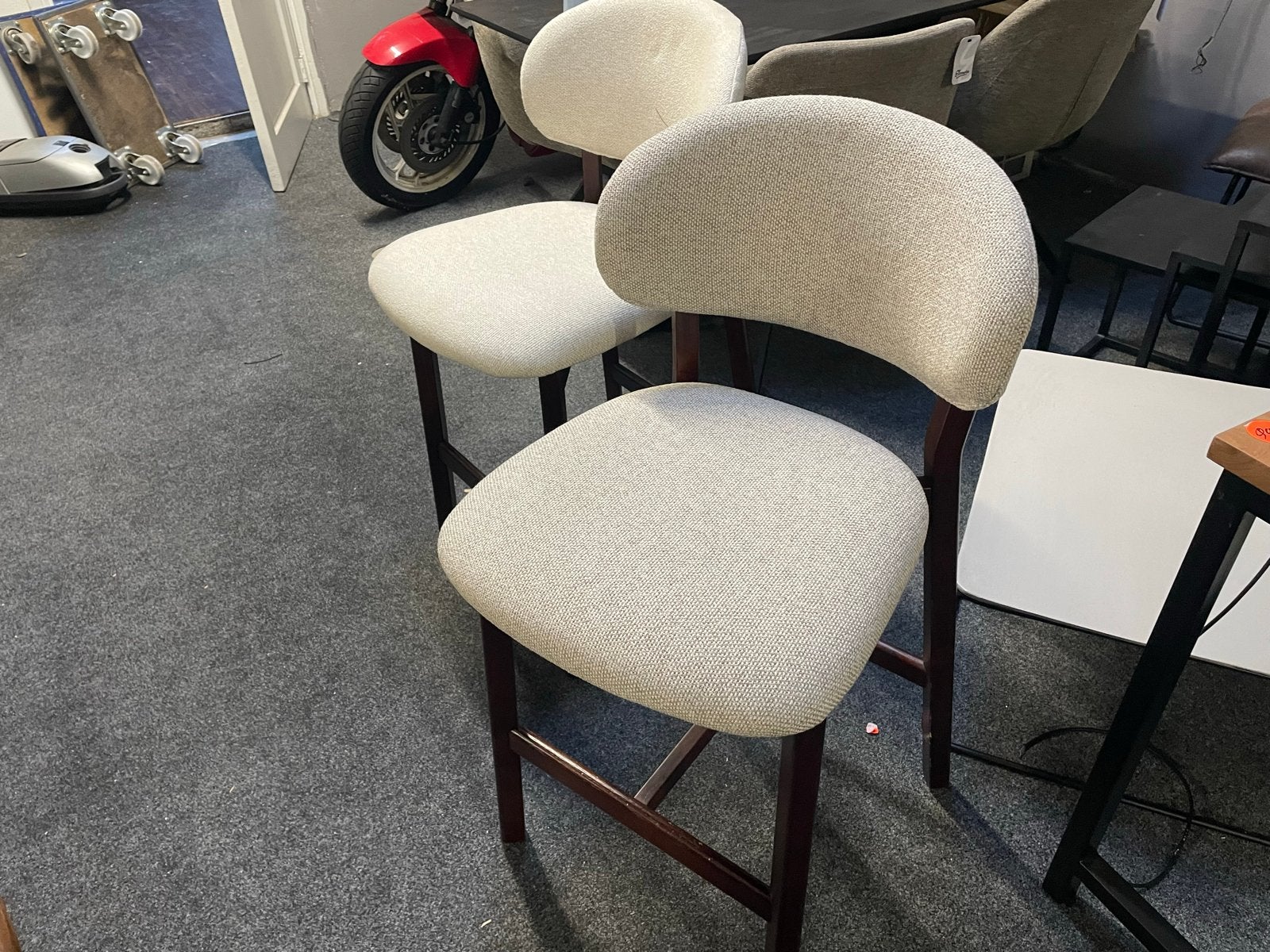 2x Barkruk Mikky - Beige & Off-White, Huis en Inrichting, Ophalen, 60 tot 90 cm, Nieuw, X
