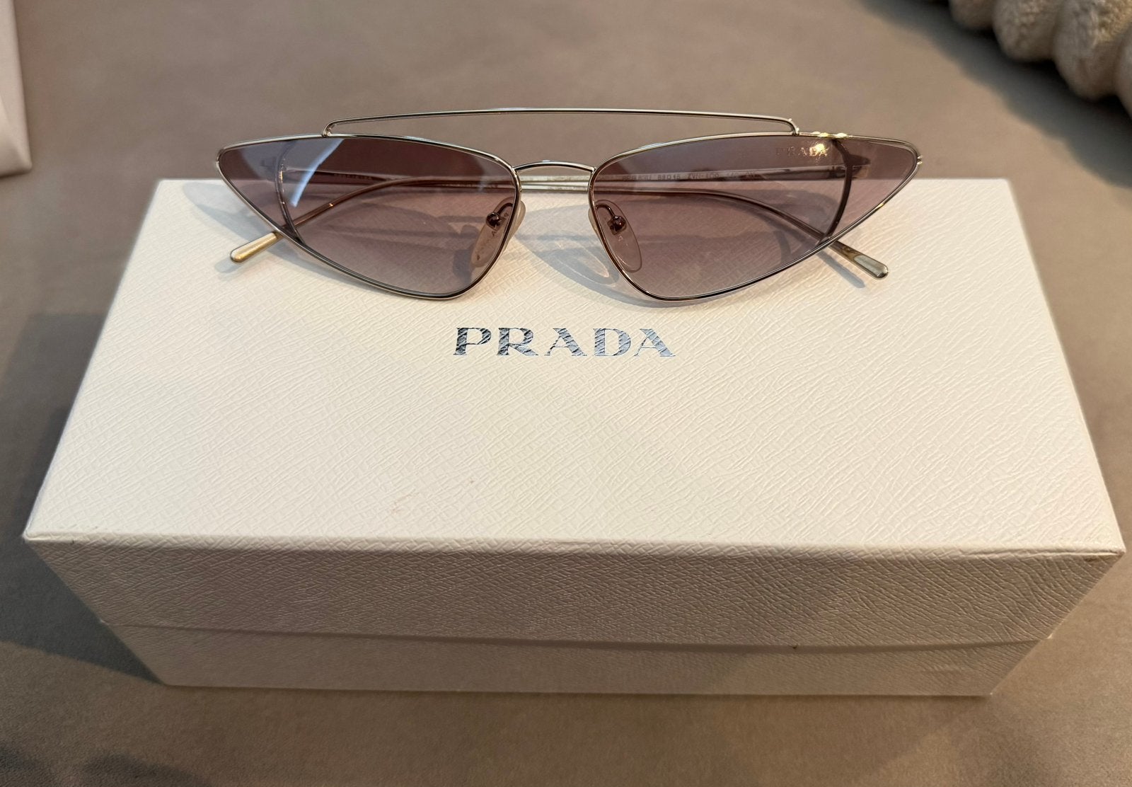 Prada SPR 61L zonnebril, Ophalen of Verzenden, Zo goed als nieuw, Zwart, Prada