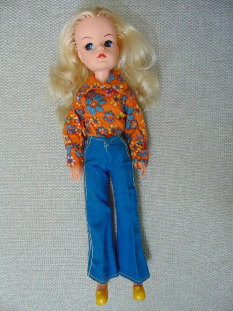 Sindy pop in in kleding, Verzamelen, Poppen, Ophalen of Verzenden, Gebruikt, Pop