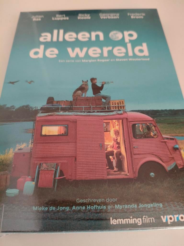 VPRO - Alleen op de Wereld ~ Complete serie 2016 Nieuw Seal, Ophalen, Alle leeftijden, Nieuw in verpakking, Boxset