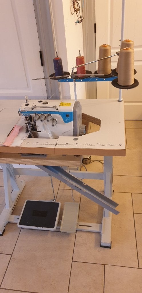 Industriële Lockmachine Jack - Zo goed als nieuw, Zo goed als nieuw, Lockmachine, Industrieel, Ophalen