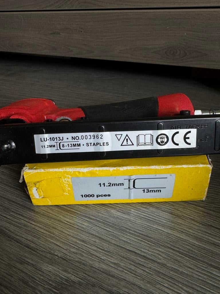 Pneumatische tacker LU-1013J met nietjes, Ophalen of Verzenden, Nieuw