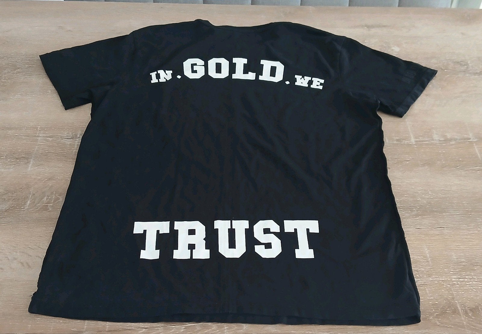 In Gold We Trust T-shirt Zwart Maat S, Zwart, Ophalen of Verzenden, Zo goed als nieuw, In Gold We Trust