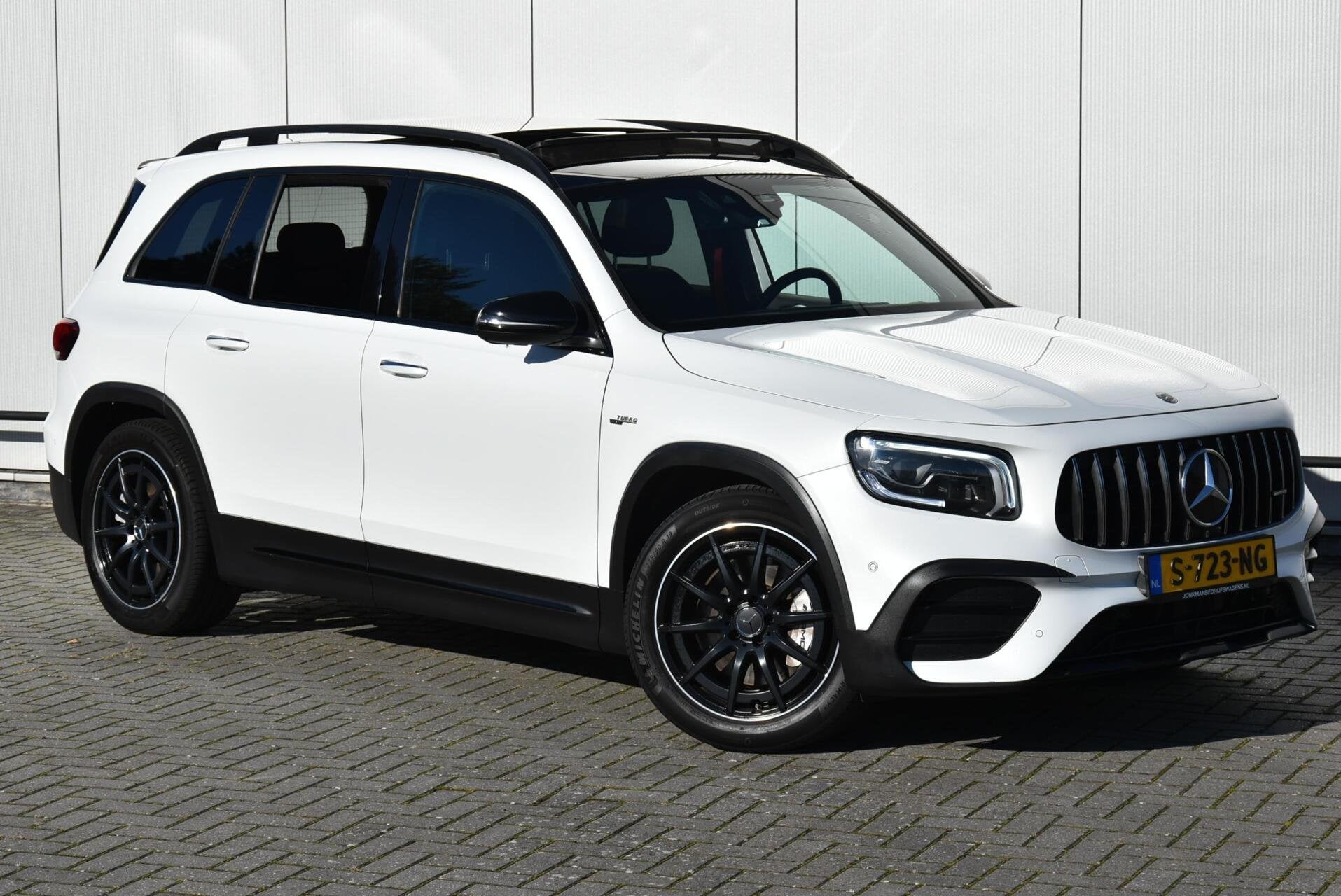 Mercedes GLB AMG 35 4MATIC Advantage Pano Trekh Full options, Automaat, 4 cilinders, 1655 kg, Wit