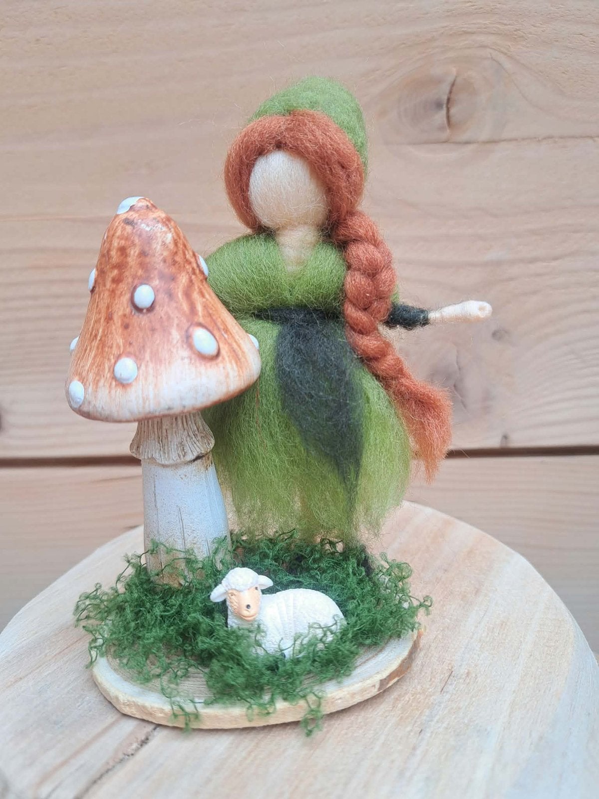 Seizoenstafel babykamer herfst paddenstoel meisje naaldvilt, Ophalen of Verzenden, Nieuw, Figuurtje(s)