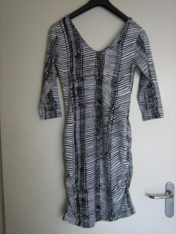 Sexy wit-zwart grafisch jurkje JUFFROUW JANSEN, S snazzeys, Kleding | Dames, Maat 38/40 (M), Zwart, Ophalen of Verzenden, Zo goed als nieuw