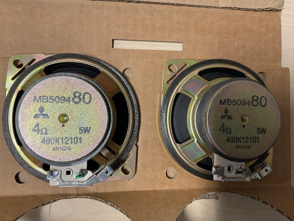2 kleine speakers  Mitsubishi., Overige merken, Verzenden, Overige typen, Nieuw