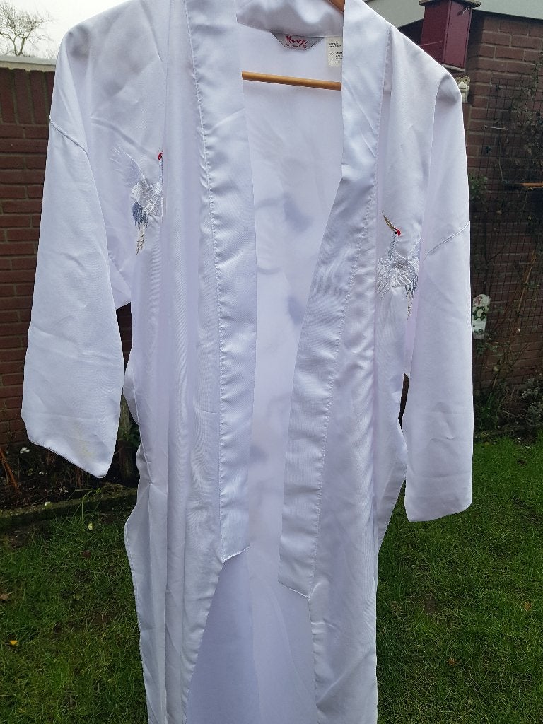 kimono Marnby-wit met trekvogels er op geborduurd kimono, Mamby, Ophalen, Wit, Badjas