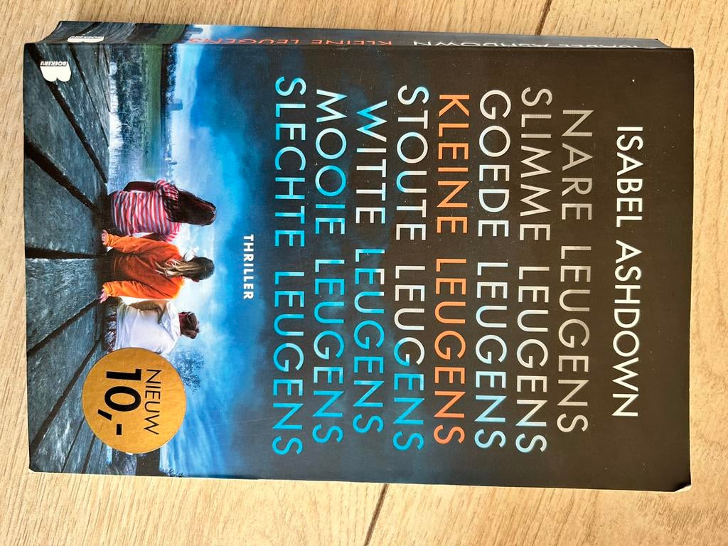 Thriller: Kleine Leugens - Isabel Ashdown, Ophalen of Verzenden, Gelezen, Europa overig