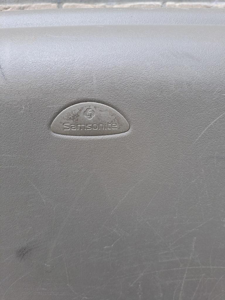Grote Samsonite koffer met slot en vier wieltjes, Wieltjes, Gebruikt, Hard kunststof, 45 tot 55 cm