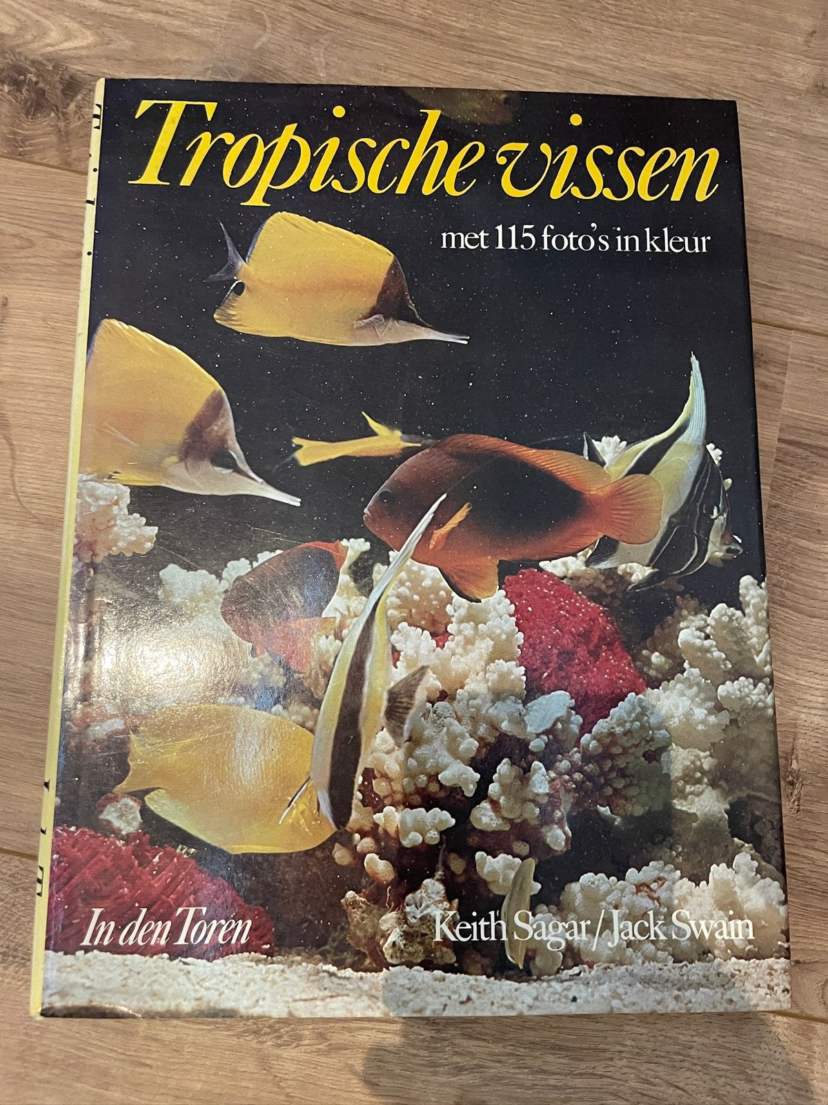 Boek Tropisch vissen van Keith Sagar/ Jack Swain, Boeken, Dieren en Huisdieren, Ophalen of Verzenden, Gelezen, Vissen