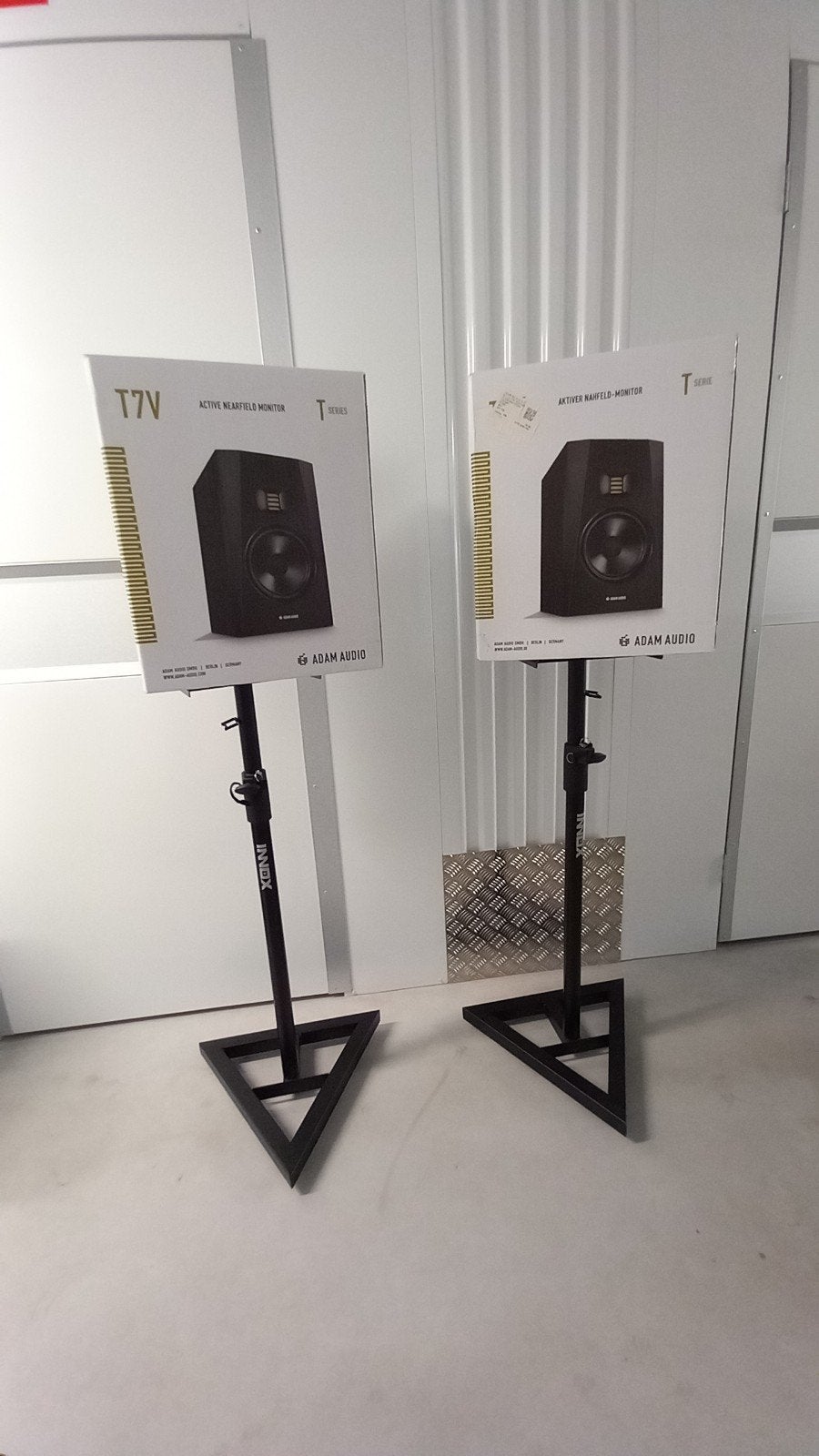 2x ADAM T7V actieve monitors + standaarden - Z.G.A.N., Audio, Tv en Foto, Luidsprekers, Zo goed als nieuw, 60 tot 120 watt, Front, Rear of Stereo speakers