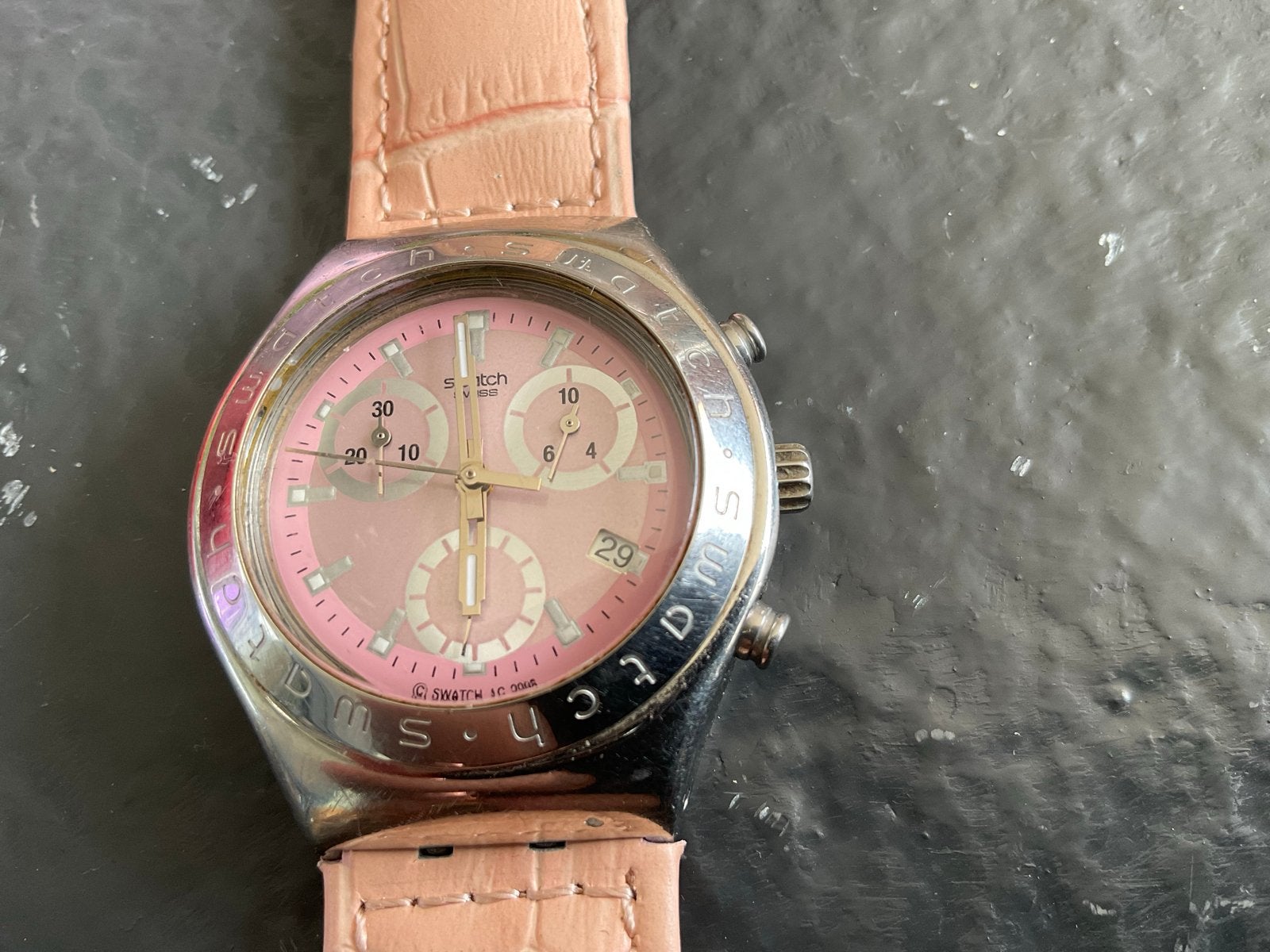 Swatch Irony Polshorloge Roze Leer, Staal, Polshorloge, Swatch, Ophalen of Verzenden