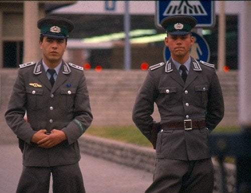 Oost- Duitse NVA-GrensTroepen DDR Pet Landmacht Soldaat, Verzamelen, Ophalen of Verzenden, Landmacht, Nederland, Overige typen