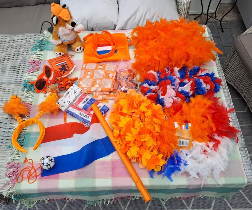Oranje spullen, Ophalen, Oranje of Koningsdag