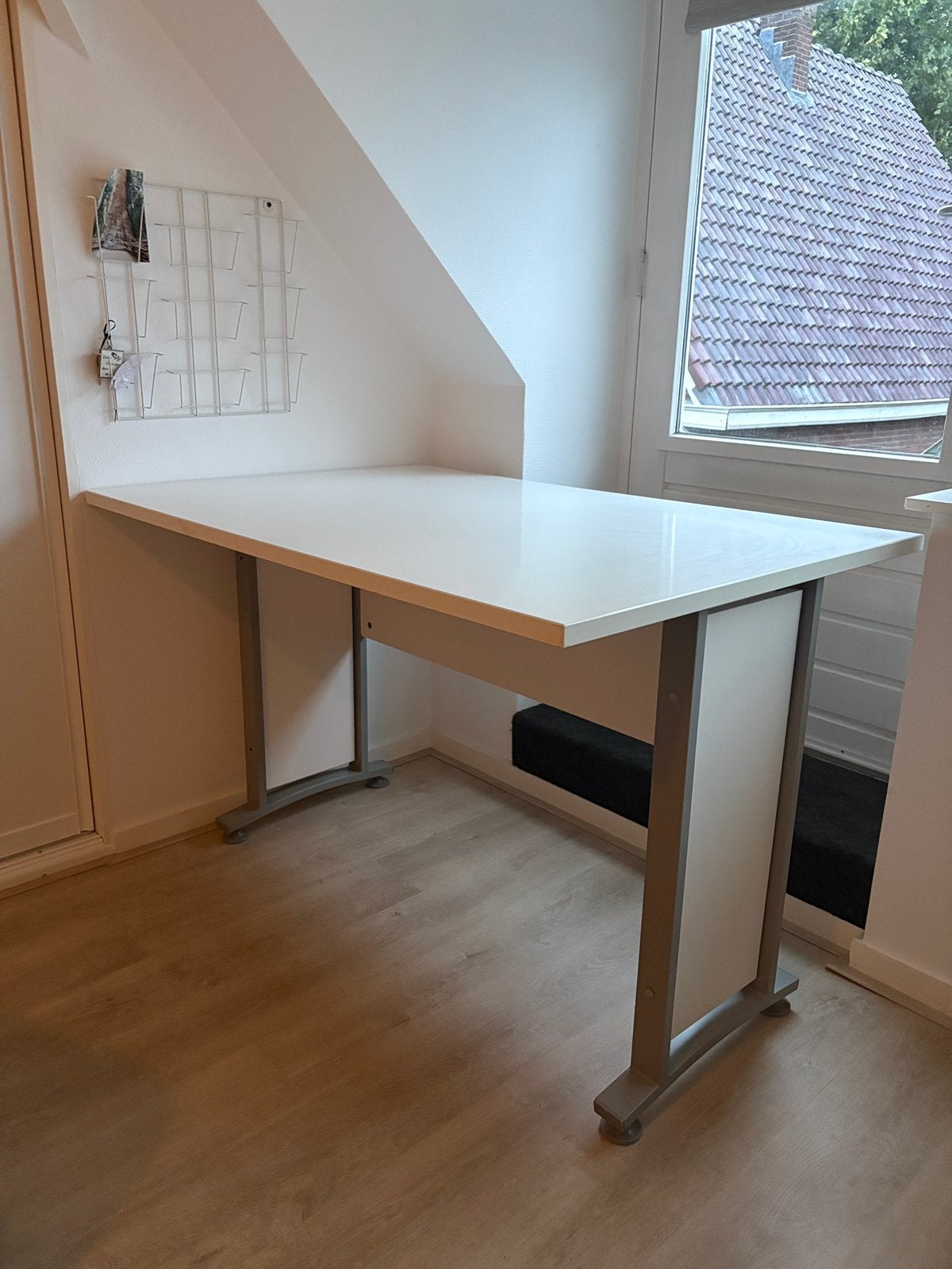 Wit bureau, Ophalen, Zo goed als nieuw