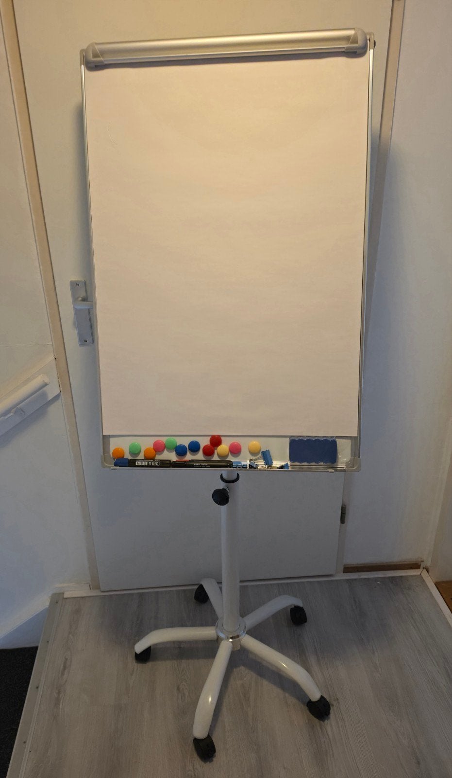 Nieuwe Whiteboard / Flipover met papier en accessoires, Ophalen, Mobiel, Nieuw, Whiteboard